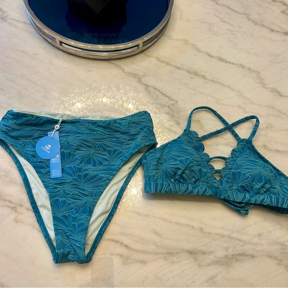 Cupshe 2 Piece Turquoise Bathing Suit 🆕 - Picture 2 of 3